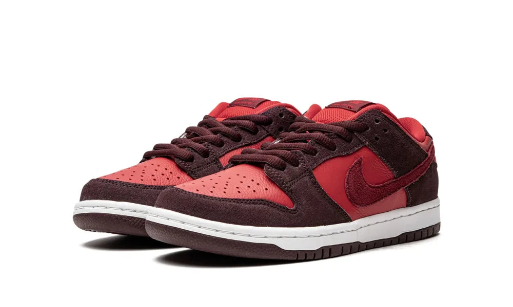 Nike SB Dunk Low Cherry