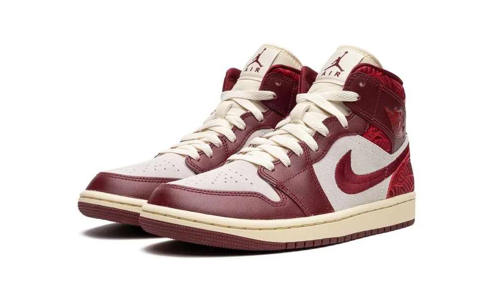 Jordan 1 Mid SE Tiki Leaf Team Red (W)